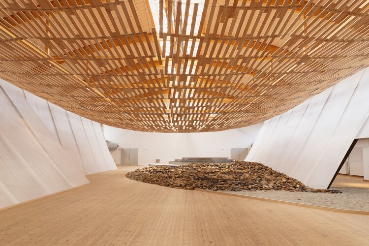 Kengo Kuma Kopenhag&rsquo;da: &ldquo;Earth | Tree&rdquo; ile Doğadan Sanata Işık Dansı