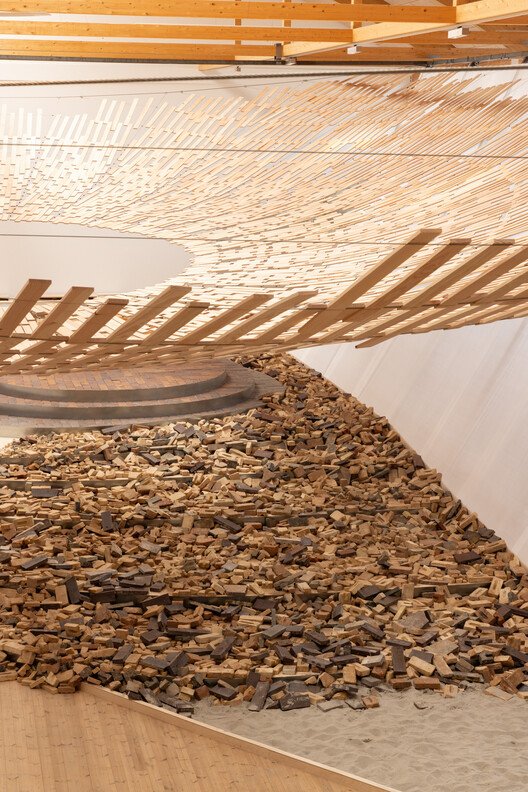 Kengo Kuma Kopenhag'da: "Earth | Tree" ile Doğadan Sanata Işık Dansı