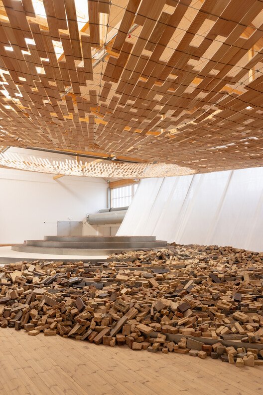 Kengo Kuma Kopenhag'da: "Earth | Tree" ile Doğadan Sanata Işık Dansı