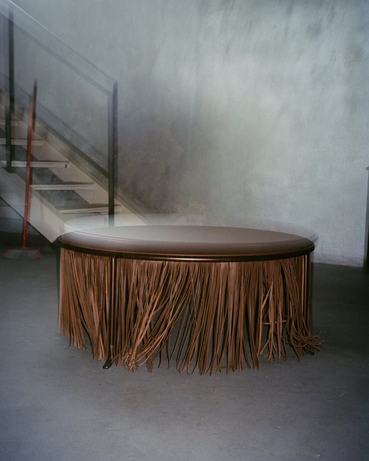 Dozie Kanu x Knoll: Kimlik ve Kültürün Dans Ettiği Masalar