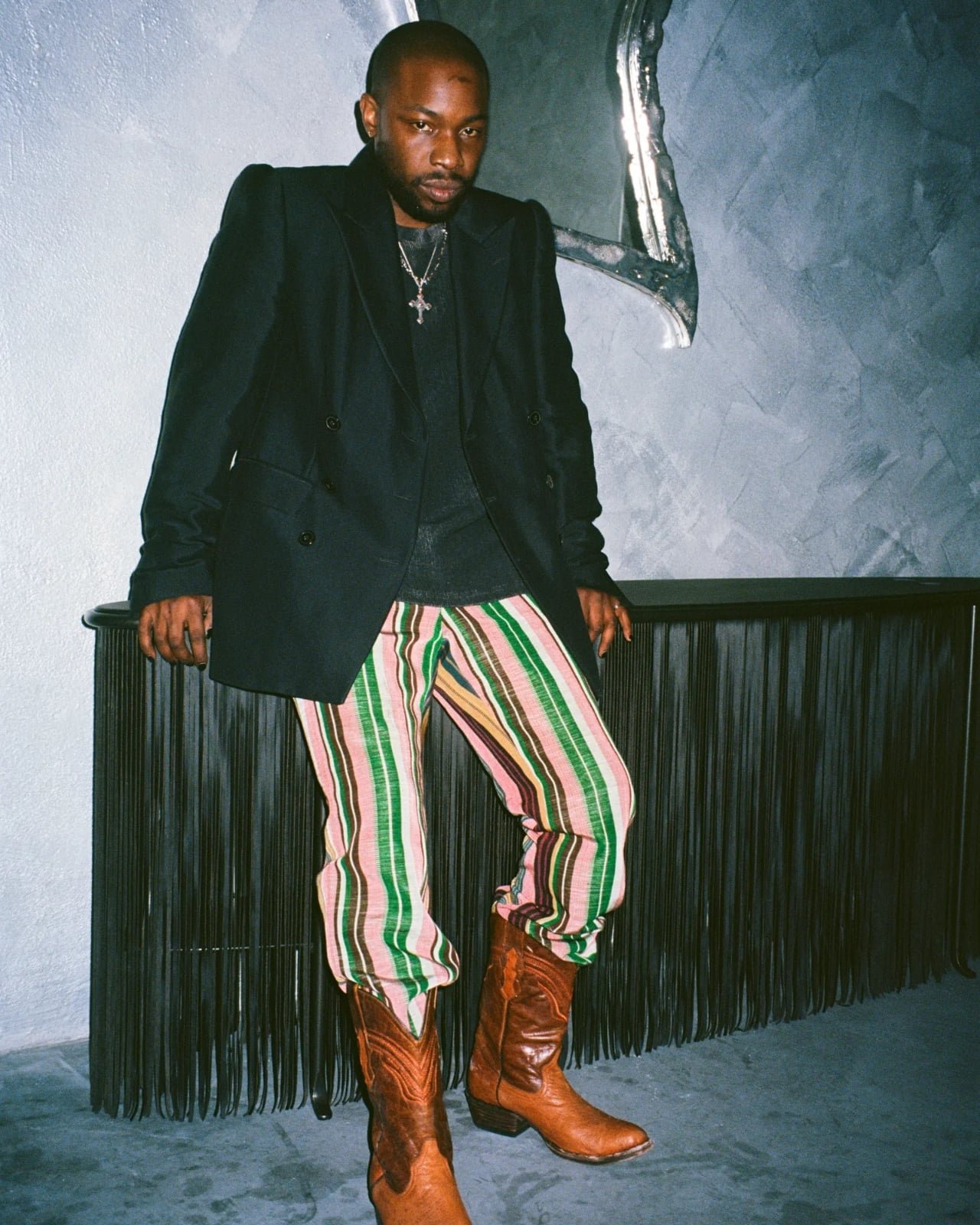 Dozie Kanu x Knoll: Kimlik ve Kültürün Dans Ettiği Masalar