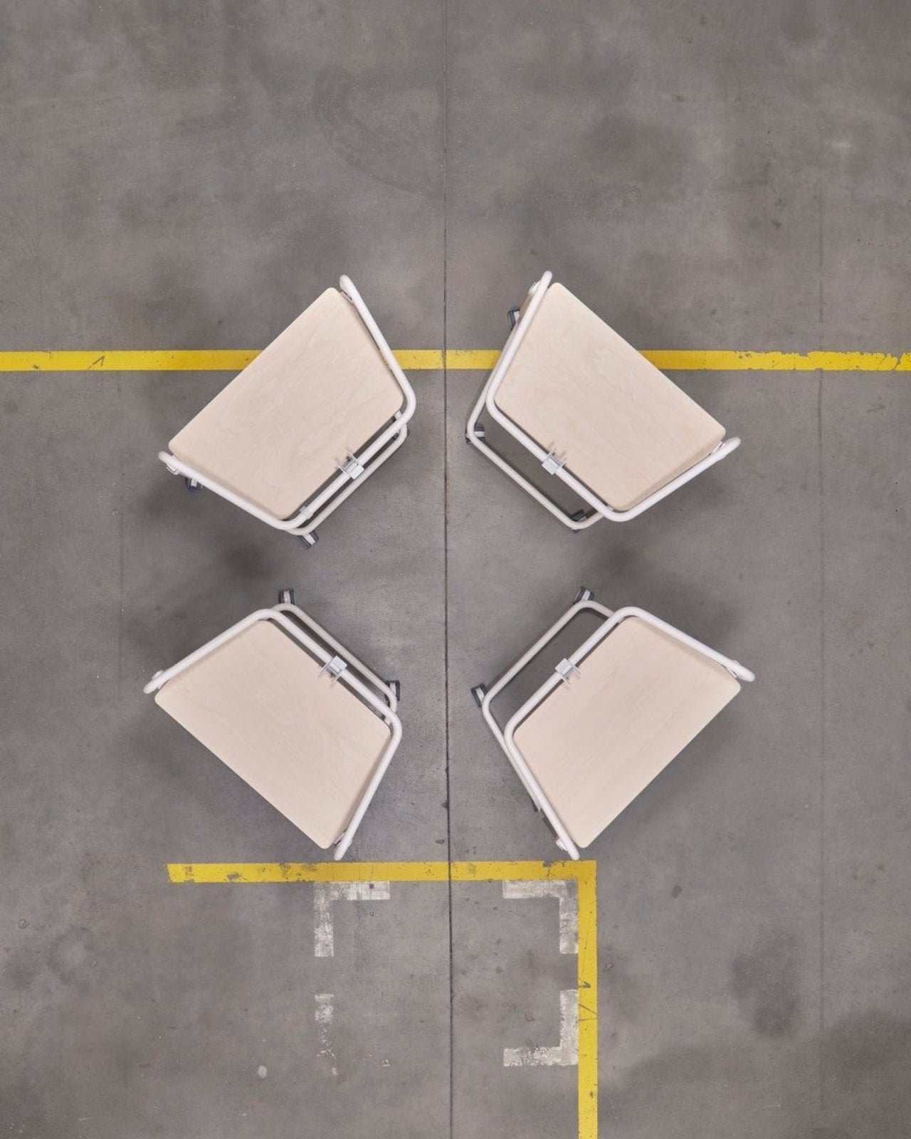 Konstantin Grcic'ten Ofis Masasına Modern Dokunuş: Scout Serisi