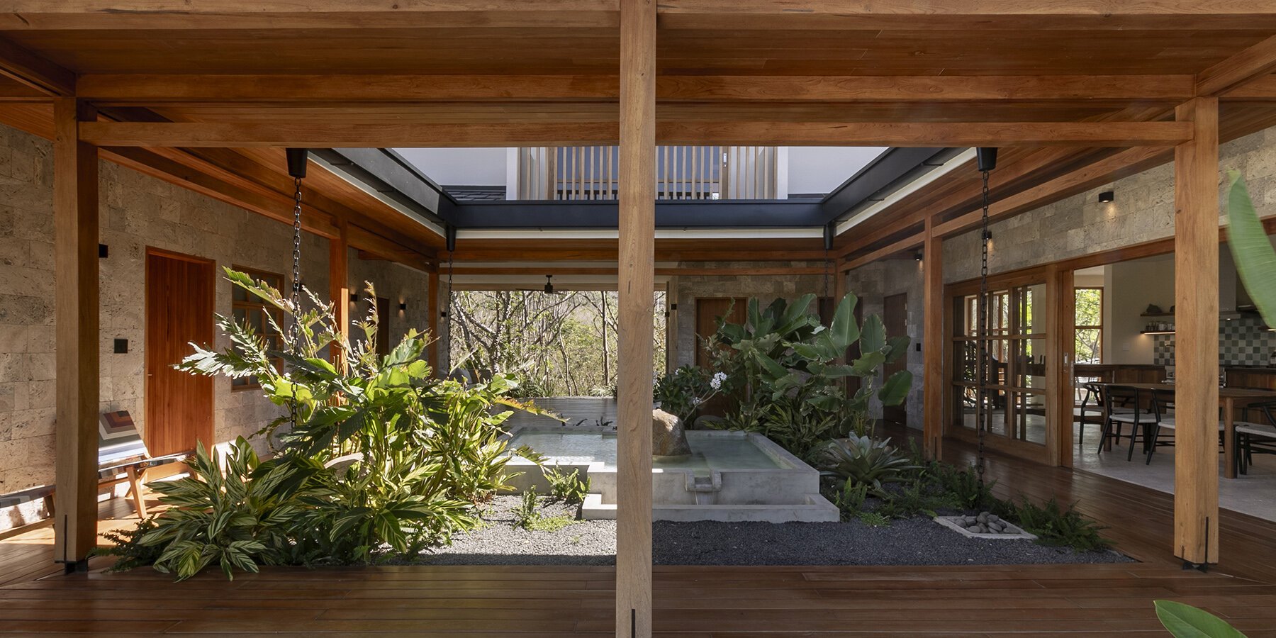 Kosta Rika: Geri Dönüşen Plastikle Şekillenen Tropikal Rüyalar Evi