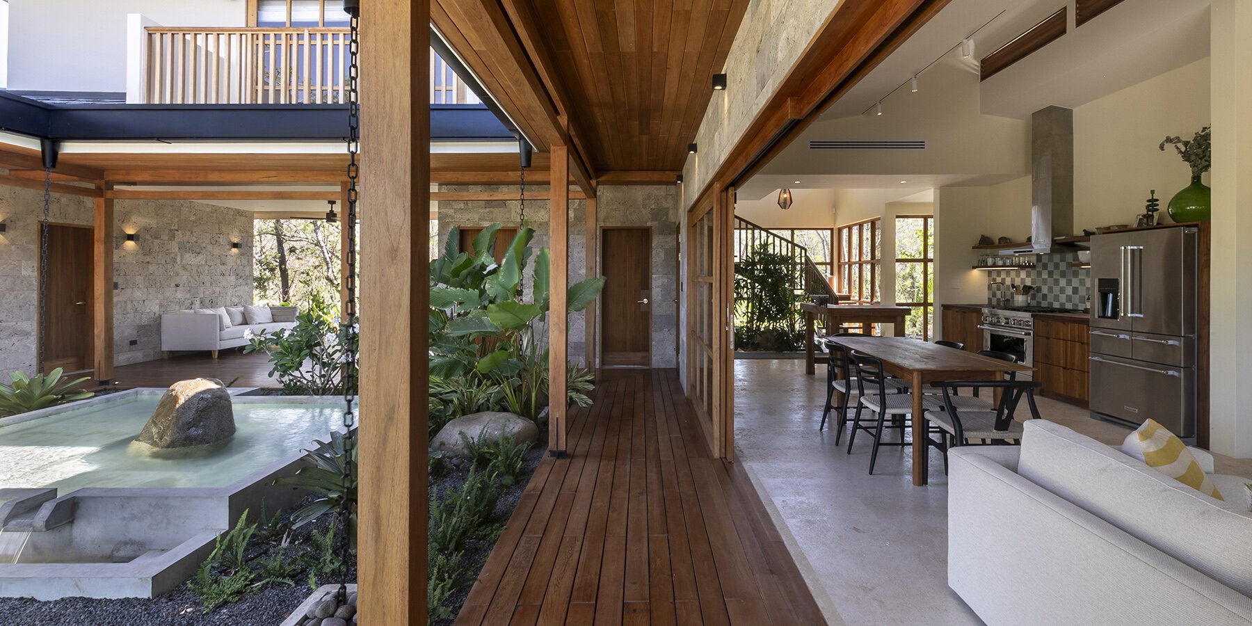 Kosta Rika: Geri Dönüşen Plastikle Şekillenen Tropikal Rüyalar Evi