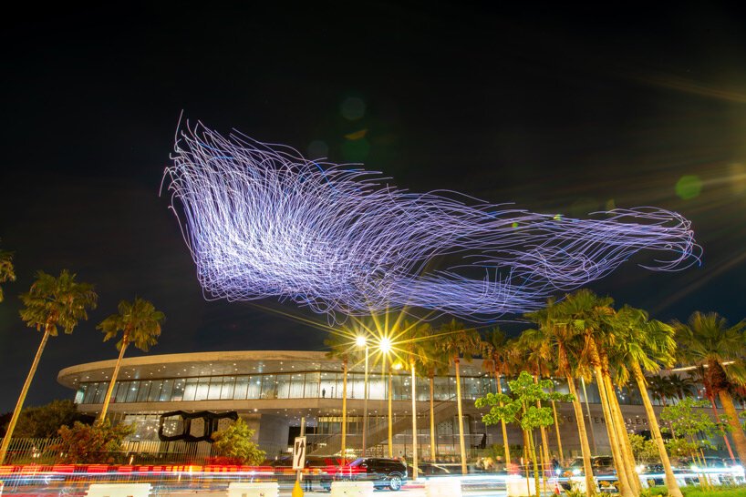 LACMA'da Mimari ve Işık Dansı: Drone'lar Sahne Aldı!