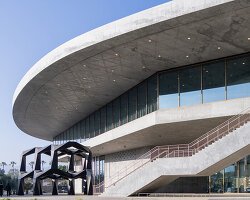 LACMA'da Mimari ve Işık Dansı: Drone'lar Sahne Aldı!