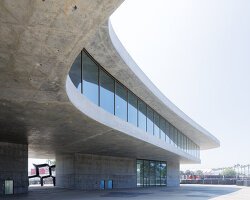 LACMA'da Mimari ve Işık Dansı: Drone'lar Sahne Aldı!