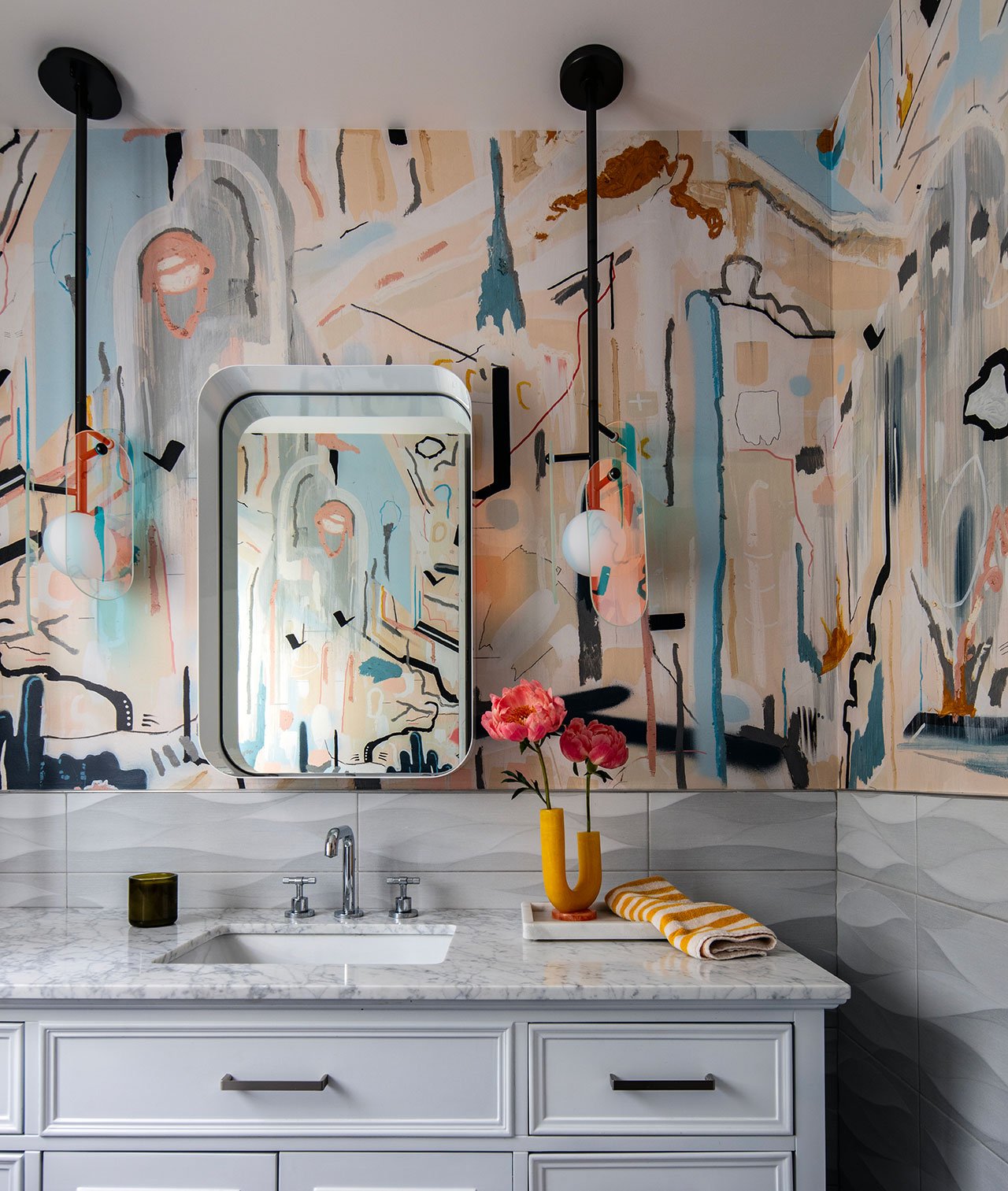 Minimalizmin Ötesi: Long Island'da Renklerle Neşe Dolu Bir Tasarım