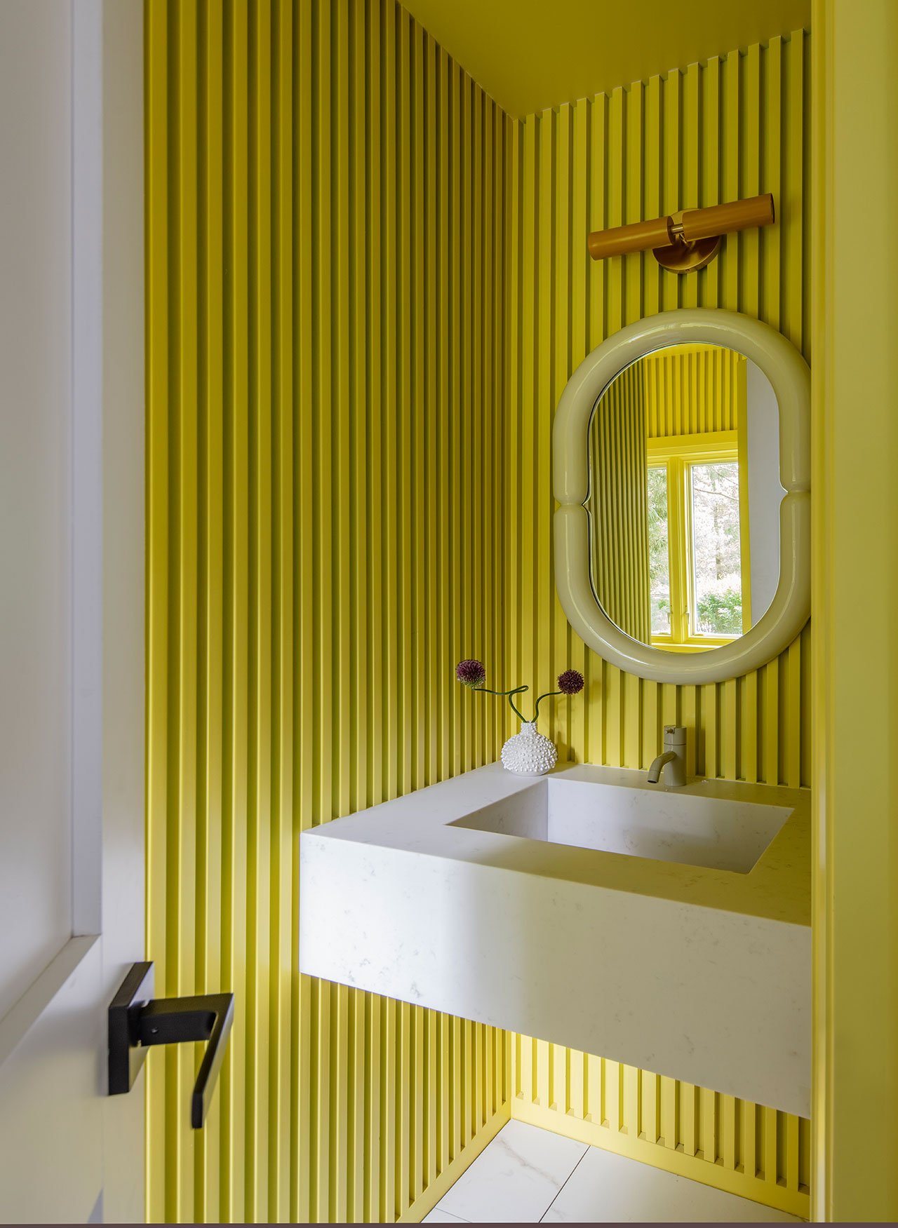 Minimalizmin Ötesi: Long Island'da Renklerle Neşe Dolu Bir Tasarım