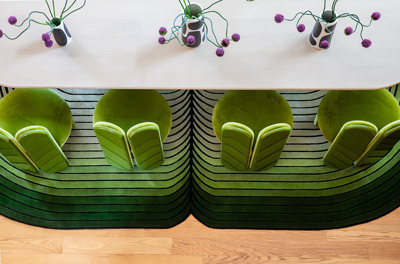 Minimalizmin Ötesi: Long Island'da Renklerle Neşe Dolu Bir Tasarım