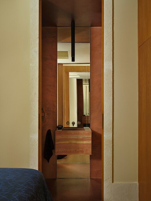 Madrid'de Işık ve Gölge Sanatı: Teleno Studio'dan 'Casa en Penumbra'