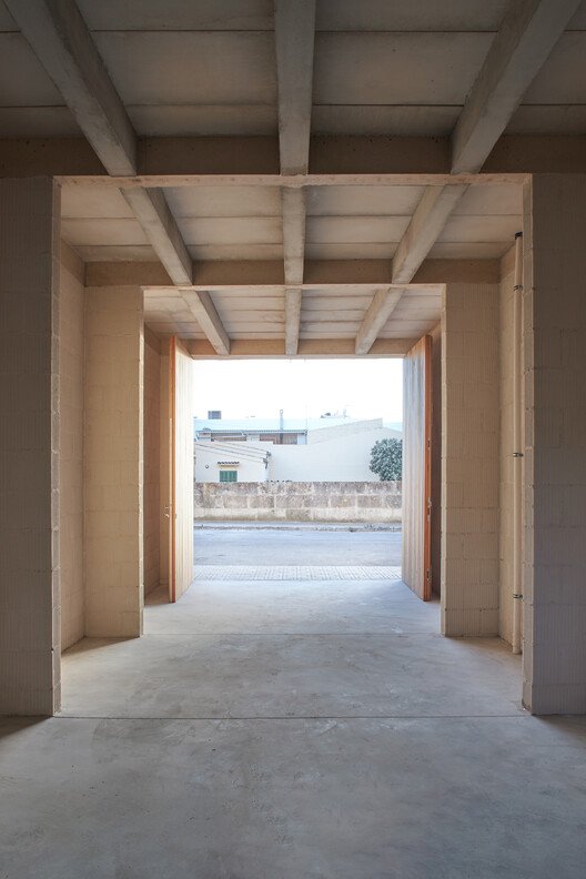 Mallorca'da Yerel Malzemelerle Yeni Nesil Sosyal Konutlar