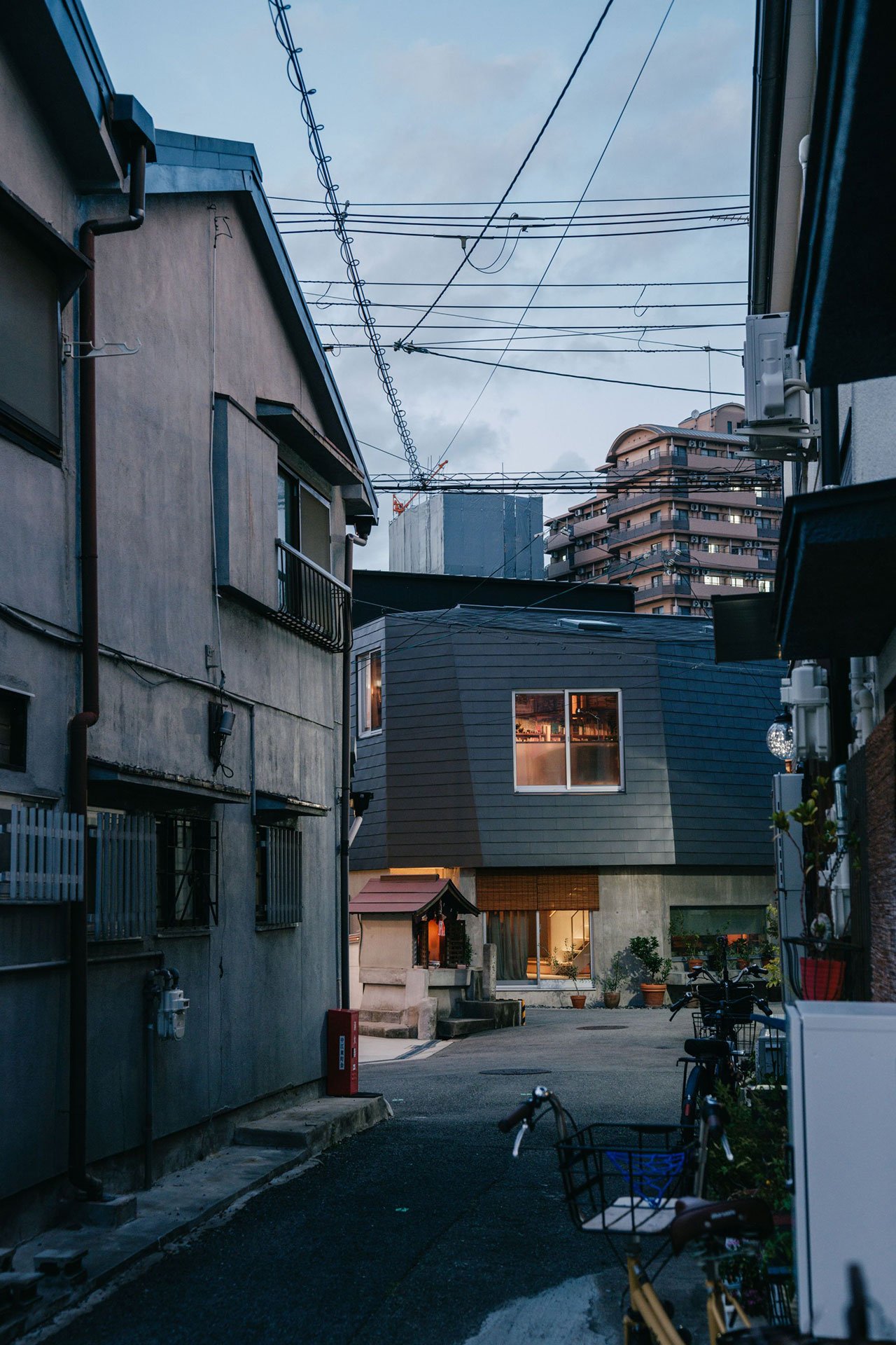 Osaka'da Bir Vaha: Jonoya ve Mahremiyetin Işık Dansı