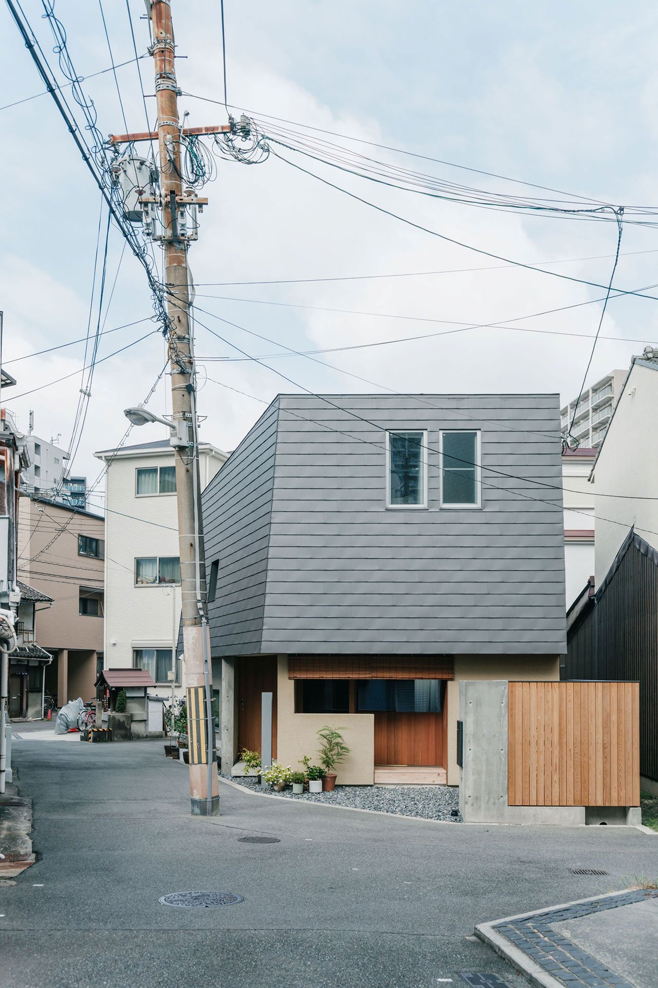 Osaka'da Bir Vaha: Jonoya ve Mahremiyetin Işık Dansı
