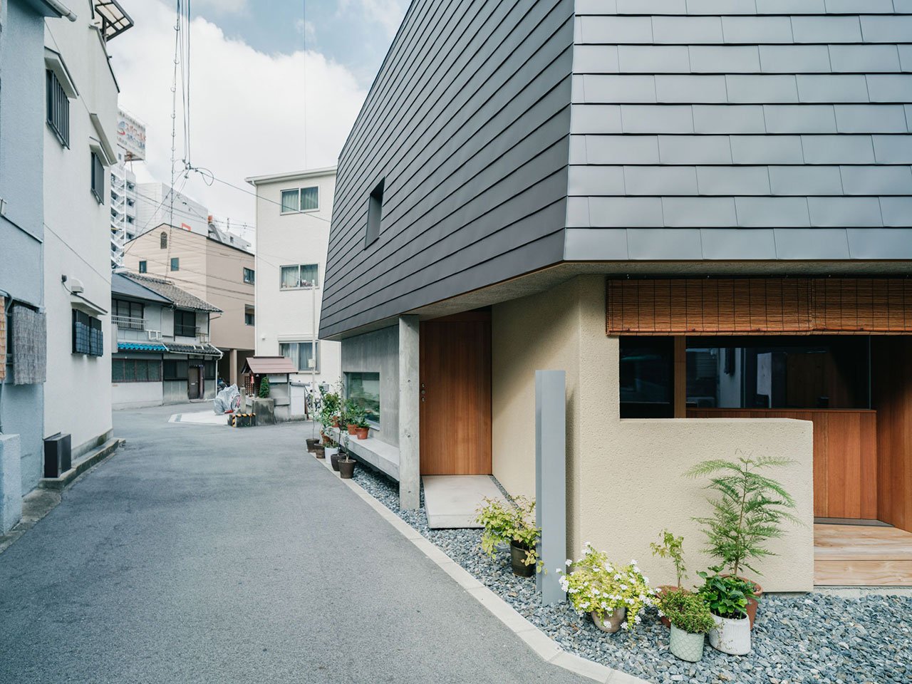 Osaka'da Bir Vaha: Jonoya ve Mahremiyetin Işık Dansı