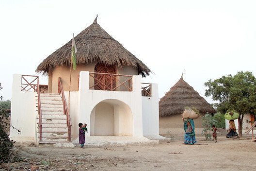 Sellerle Dans Eden Mimari: Direnmek Yerine Uyumlu Evler İnşa Etmek