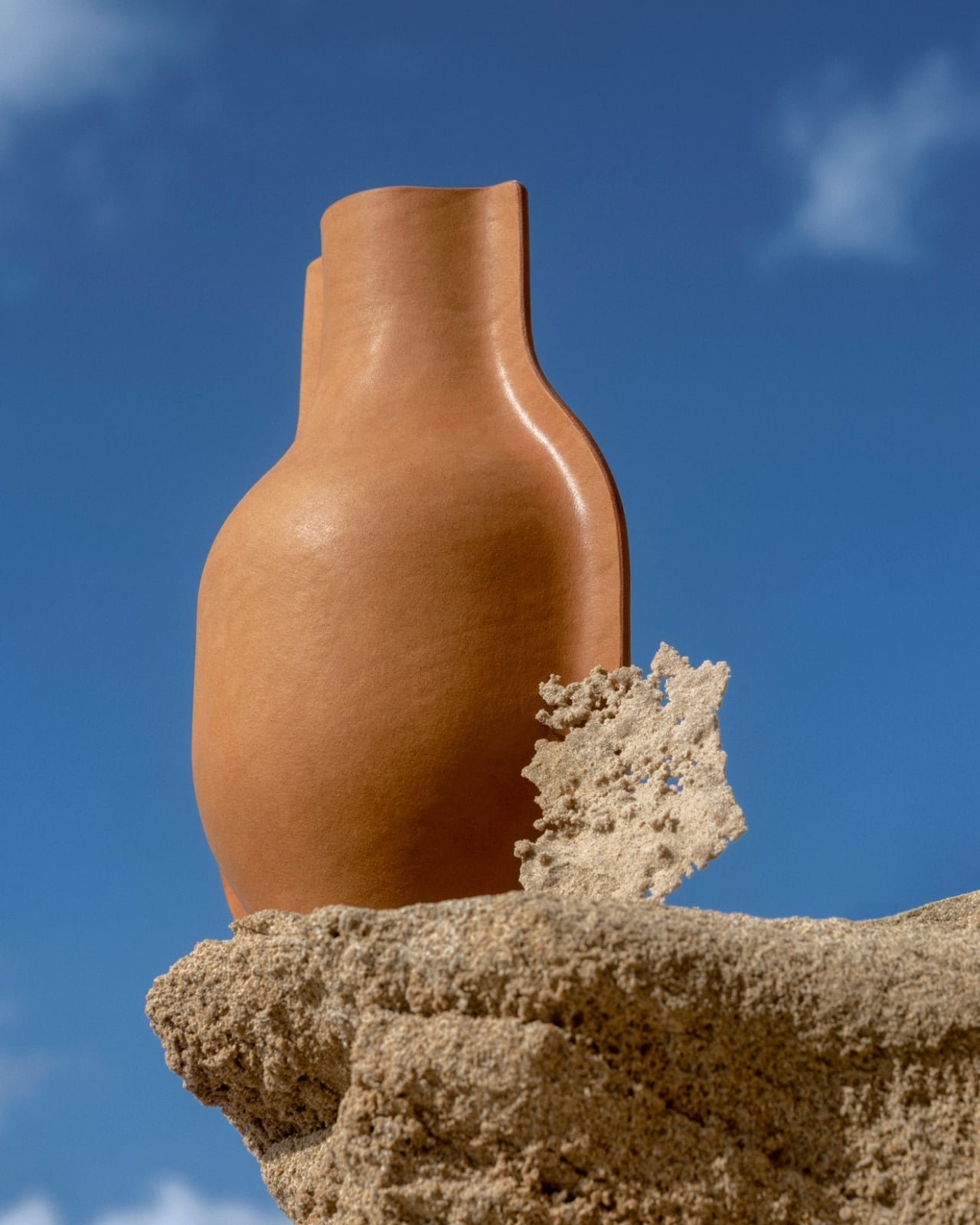 Milan 2026: Talia Luvaton'un Nefes Alan Deri Sanatıyla Vücuda Övgü