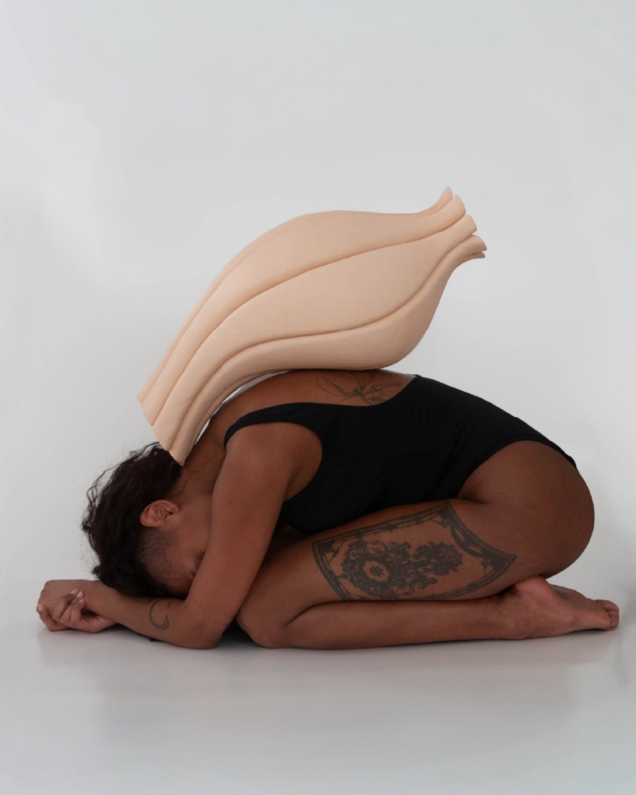 Milan 2026: Talia Luvaton'un Nefes Alan Deri Sanatıyla Vücuda Övgü