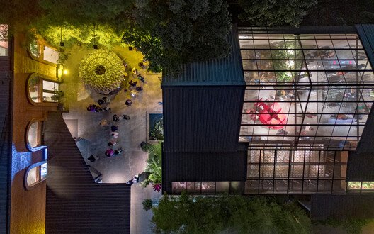 Dhaka'ya Nefes Veren 'Hafifliğin Dansı': Mimarlıkta Çığır Açan Pavyon