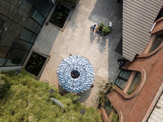 Dhaka'ya Nefes Veren 'Hafifliğin Dansı': Mimarlıkta Çığır Açan Pavyon