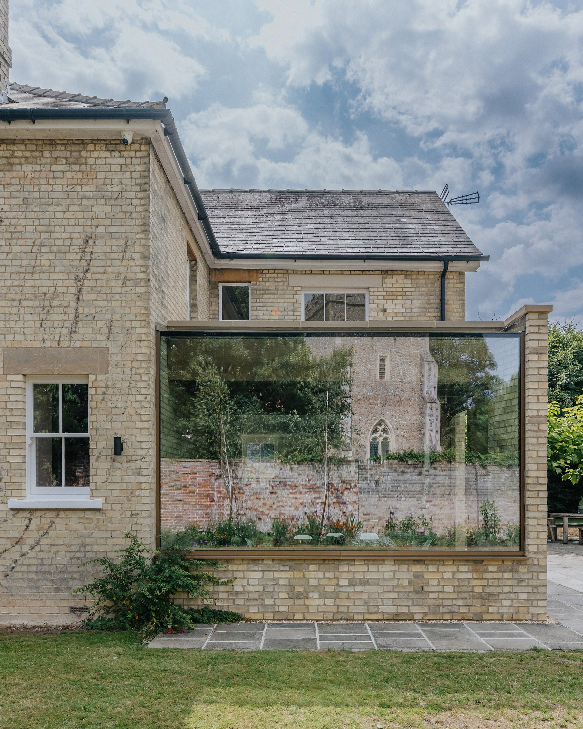 Tarihin Kalbinde Modernite: Cambridgeshire'da Neil Dusheiko İmzası