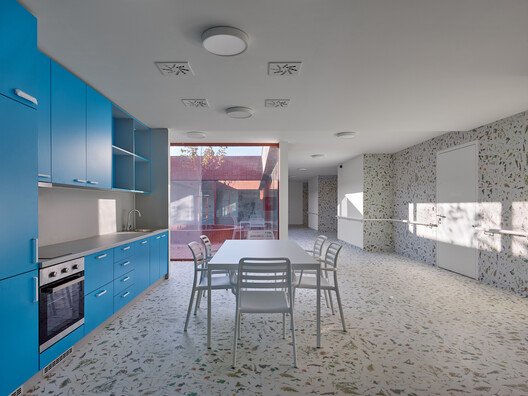 Nový Bydžov: Yaşamı Onurlandıran Engelsiz Emeklilik Mimarisi