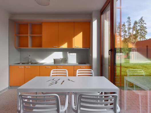 Nový Bydžov: Yaşamı Onurlandıran Engelsiz Emeklilik Mimarisi