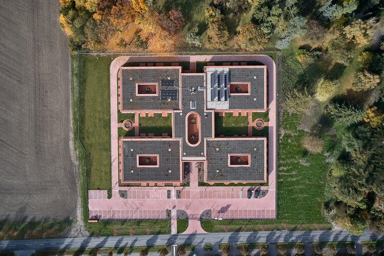 Nový Bydžov: Yaşamı Onurlandıran Engelsiz Emeklilik Mimarisi