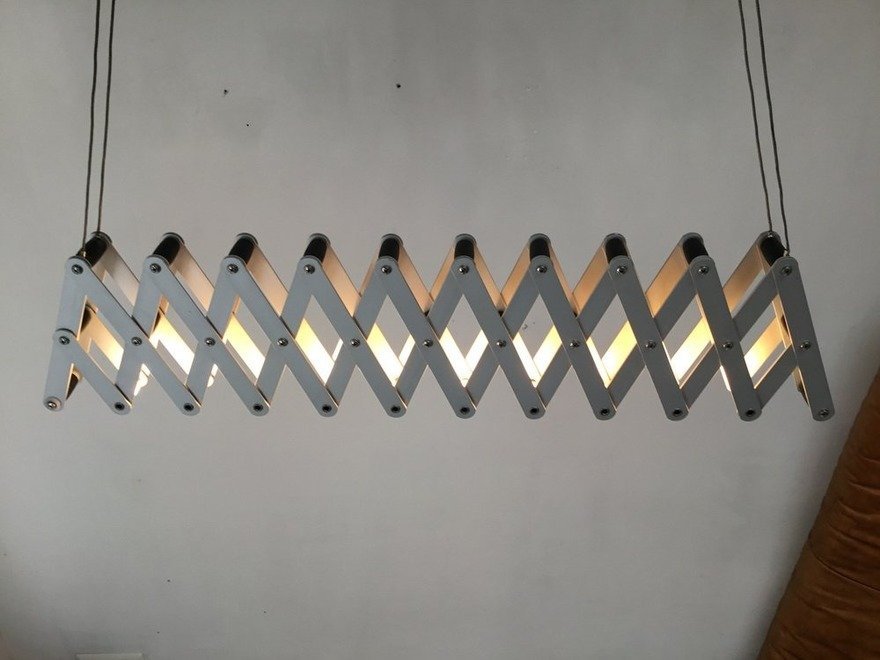 Sıradanlığa Sürtünme: Raw-Edges'in Ezber Bozan Sandalye İnovasyonu