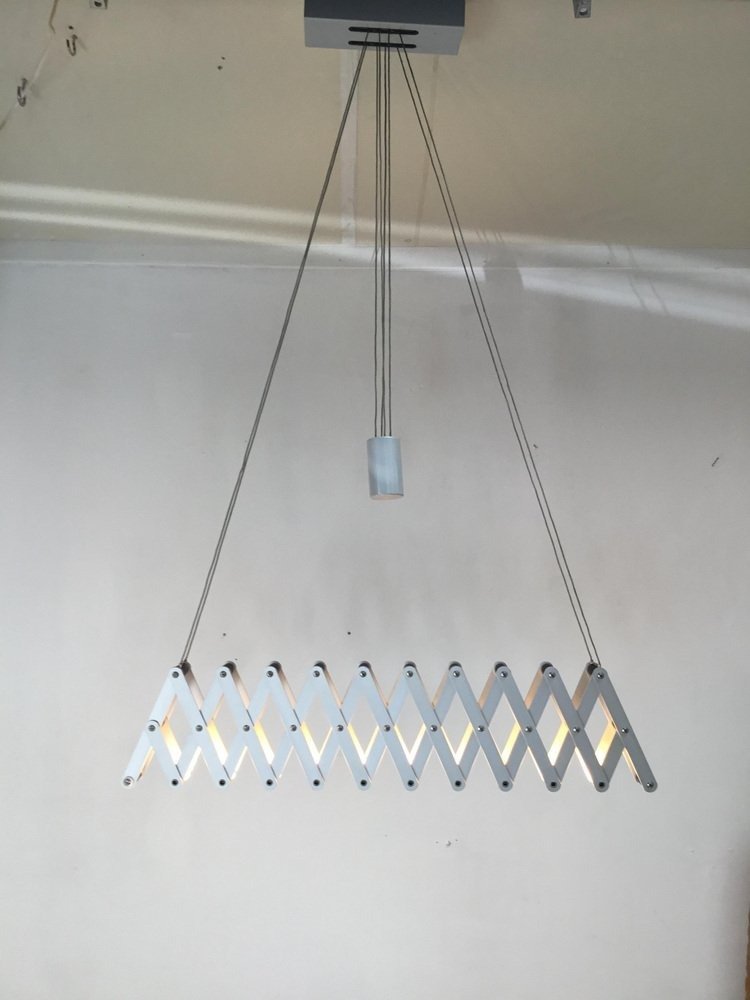 Oliver Michl'in 'Genişleyen Lambası': 80'lerin Endüstriyel Mirası