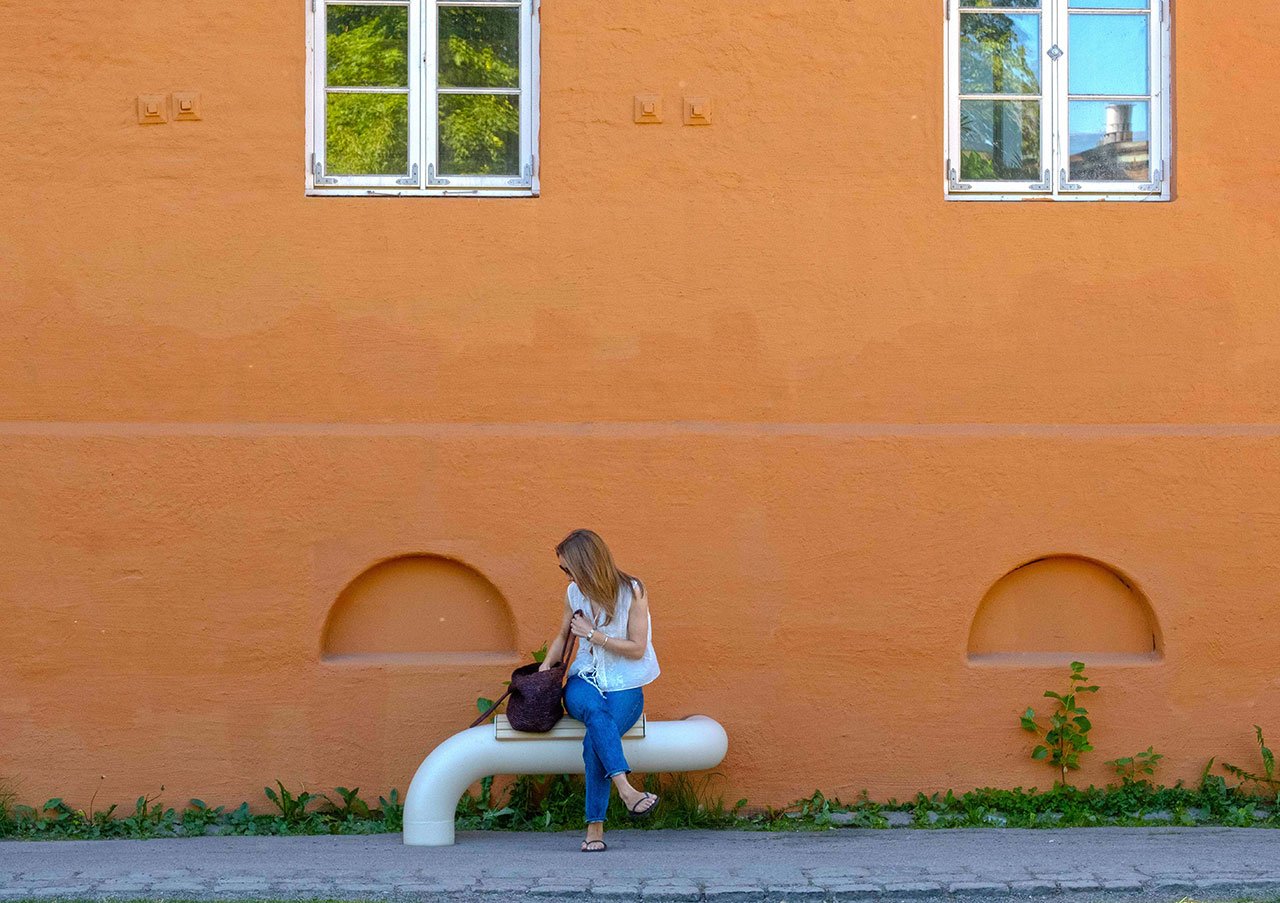 OUTSIDERS: Şehirde Yalnızlığı Kucaklayan Esnek Tasarımlar