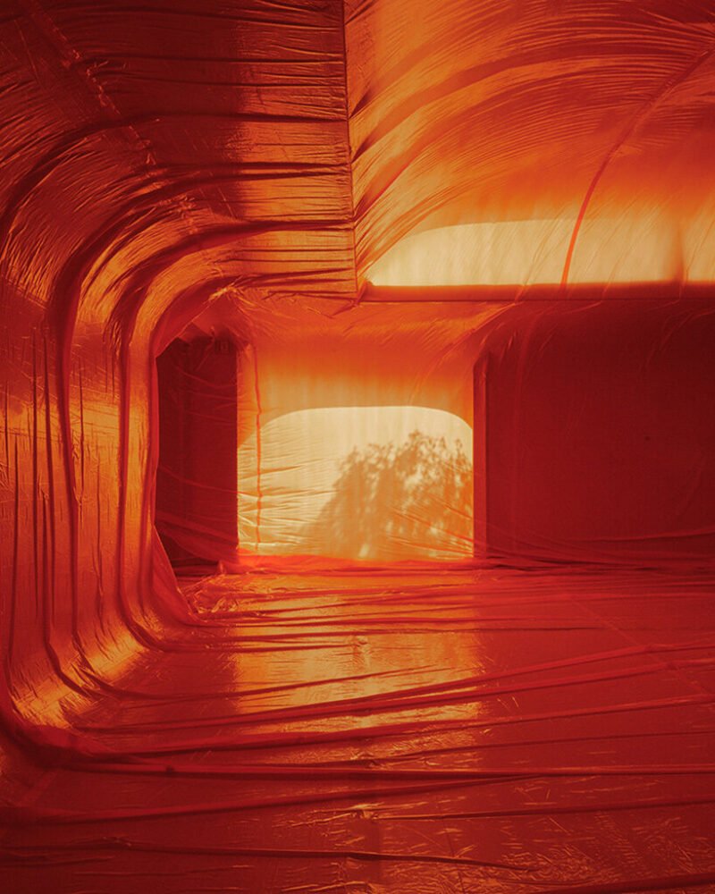 Penique Productions: Algıyı Dönüştüren Nefes Alan Mimarlık