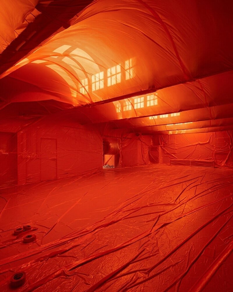 Penique Productions: Algıyı Dönüştüren Nefes Alan Mimarlık