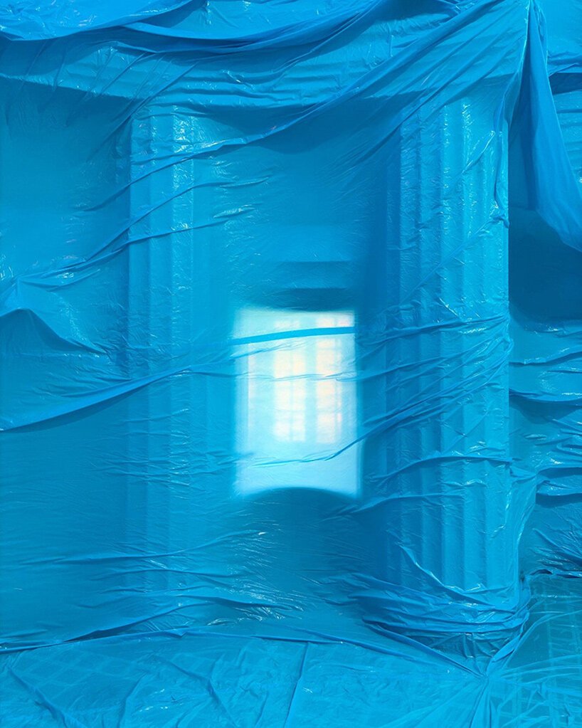 Penique Productions: Algıyı Dönüştüren Nefes Alan Mimarlık