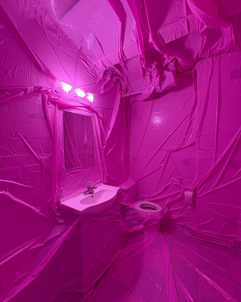 Penique Productions: Algıyı Dönüştüren Nefes Alan Mimarlık