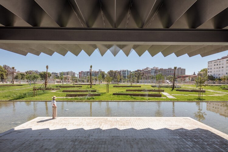 TECNO'nun Çığır Açan Telefon Konseptleri: Modülerlikten Neona