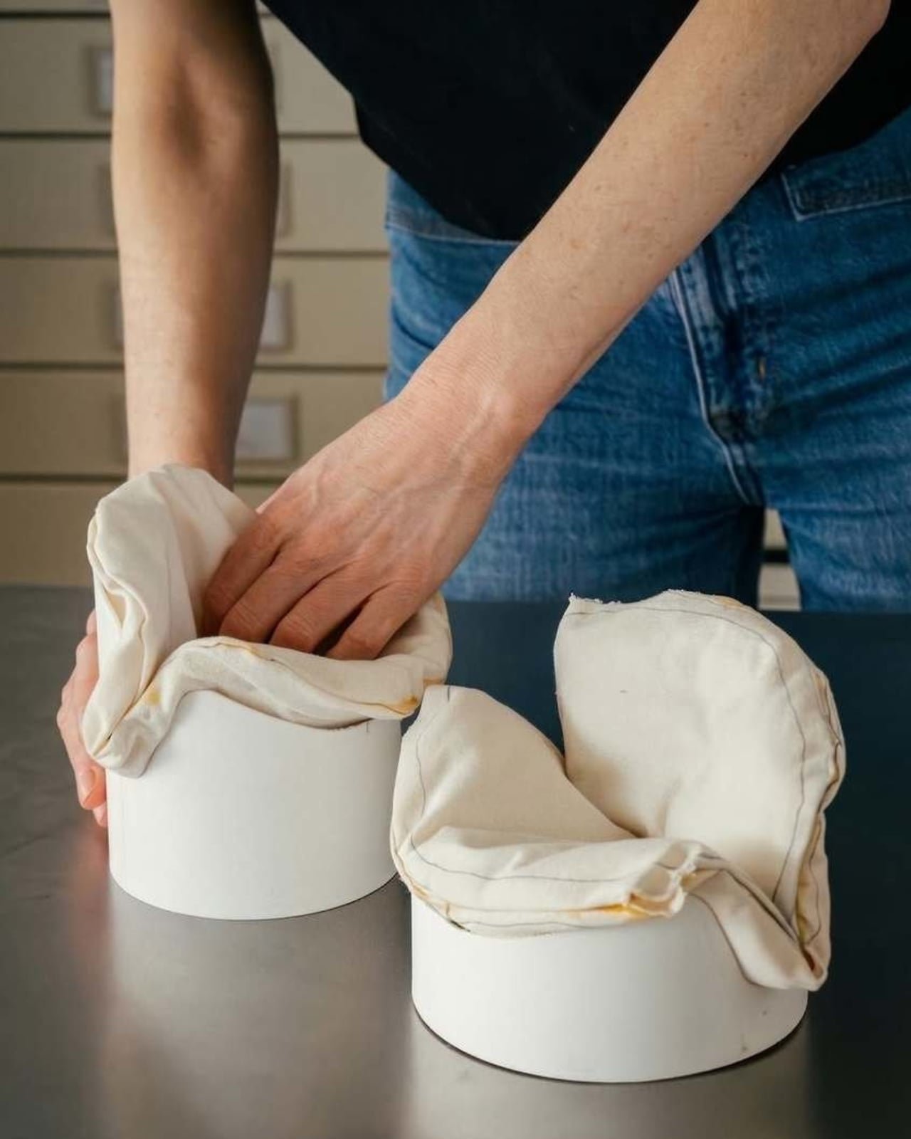 Raw-Edges'tan Ezber Bozan Sandalye: Sıfır Sabitleme, Yüksek Estetik