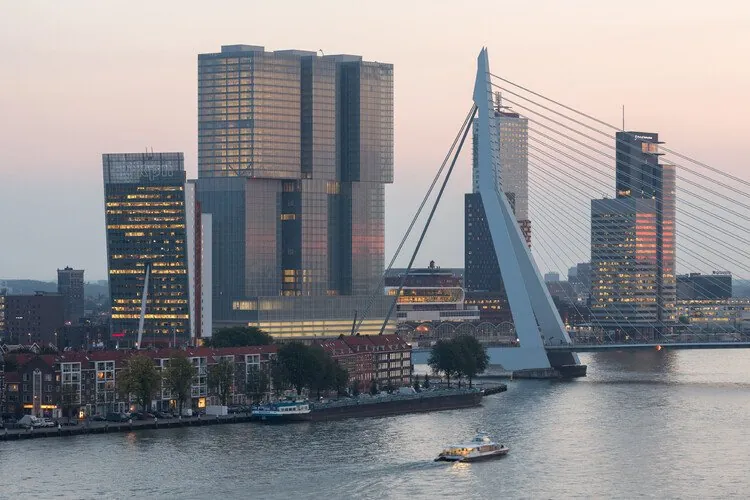 Rotterdam’ın Suya Direnen Mimarisi: İki Cesur Yaklaşım