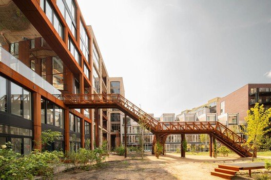 Rotterdam'ın Suya Direnen Mimarisi: İki Cesur Yaklaşım