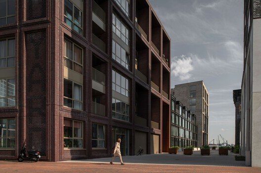 Rotterdam'ın Suya Direnen Mimarisi: İki Cesur Yaklaşım