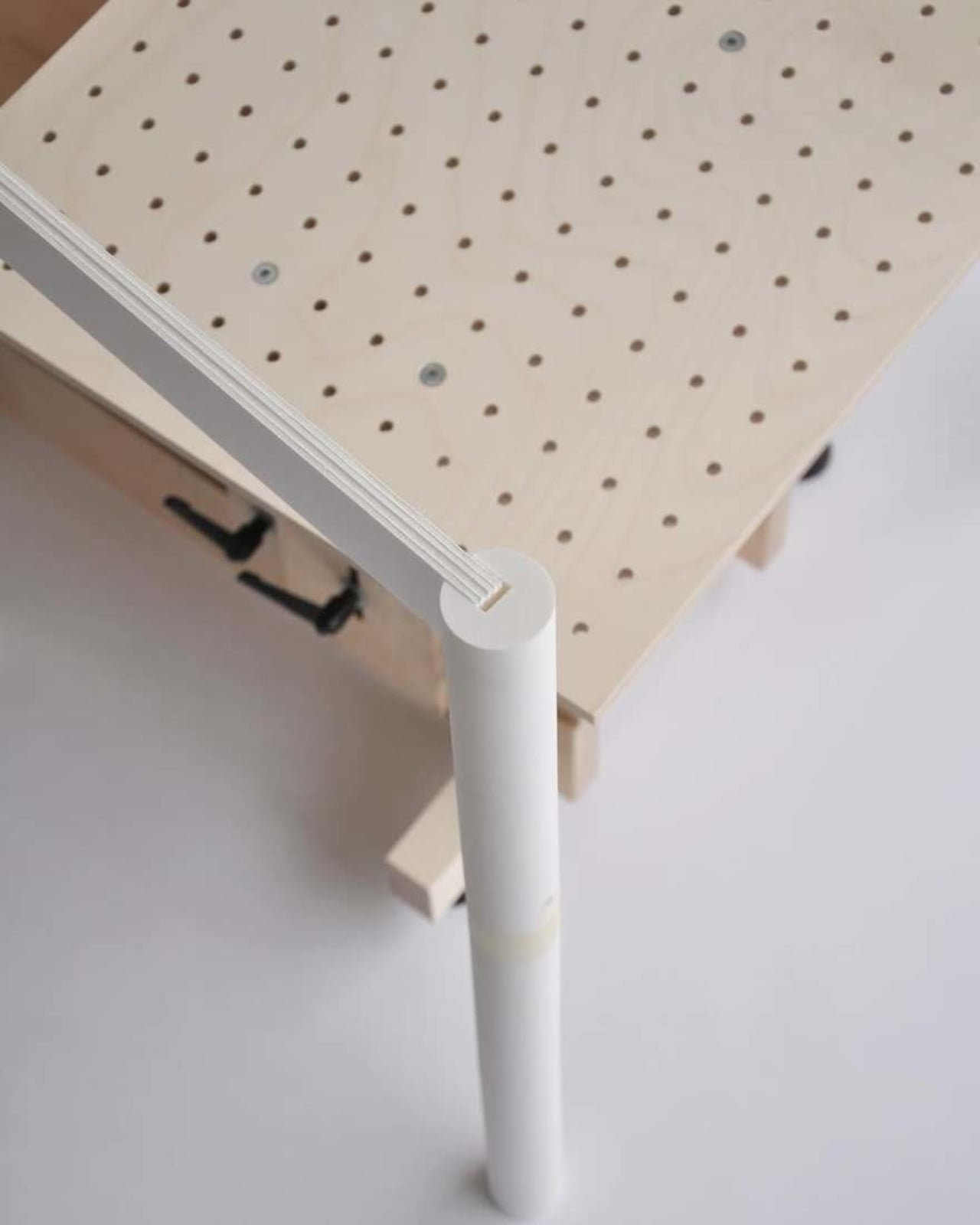 Dijital Değil, Dokunuş: Sandalye Tasarımının Gerçek Kahramanı 'Buck'