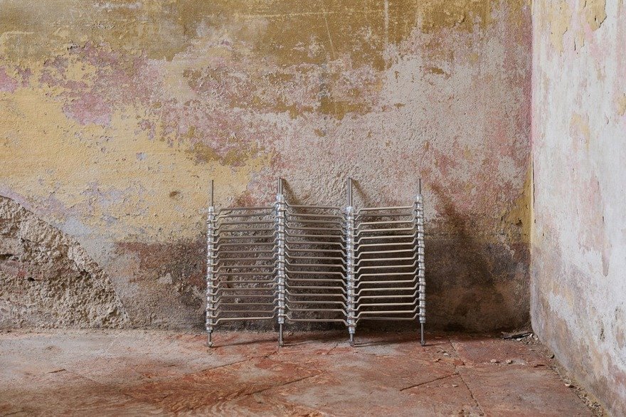 Anahtar Büyüsü: İyo Hasegawa'nın Endüstriyel Mobilya Sanatı