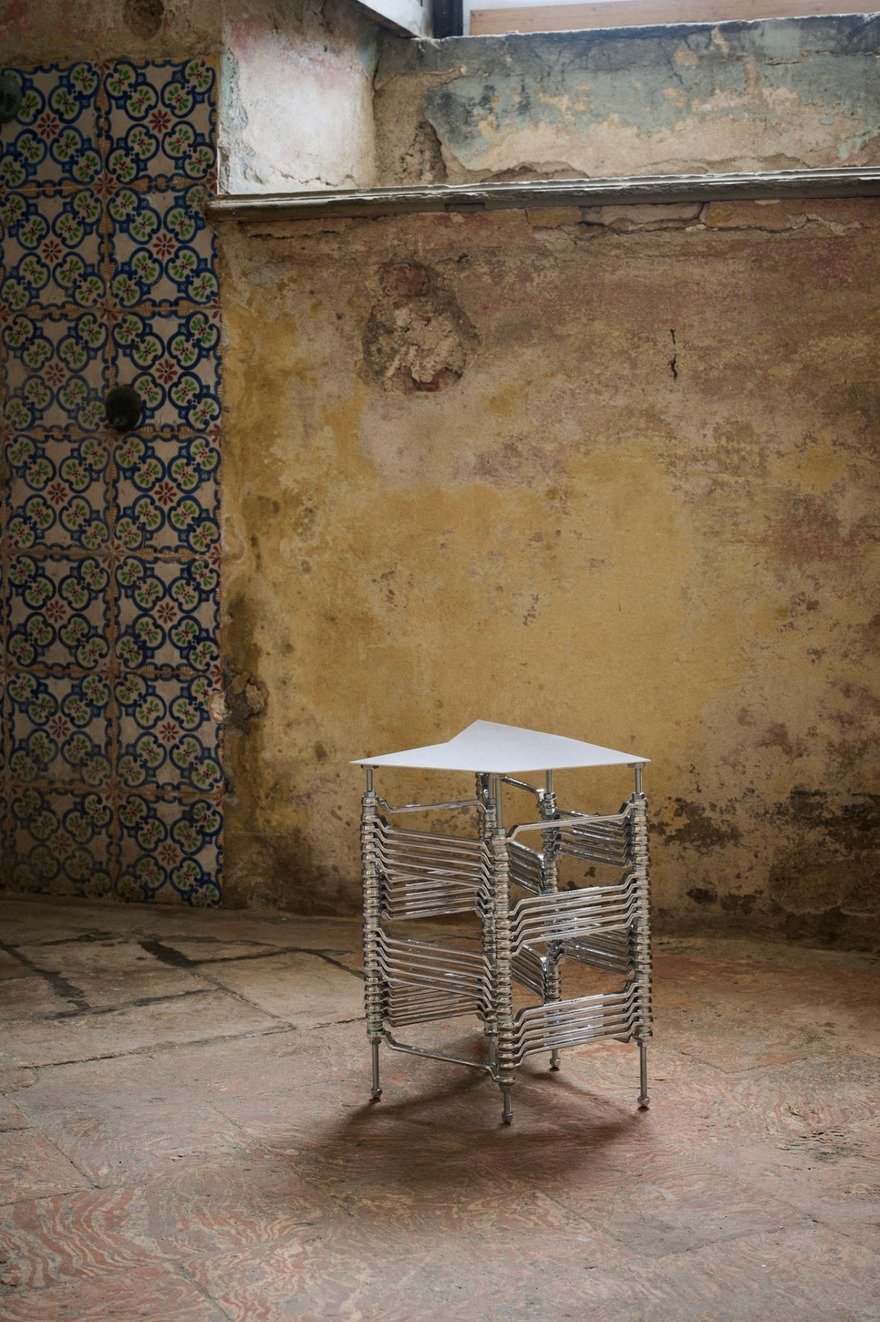 Anahtar Büyüsü: İyo Hasegawa'nın Endüstriyel Mobilya Sanatı