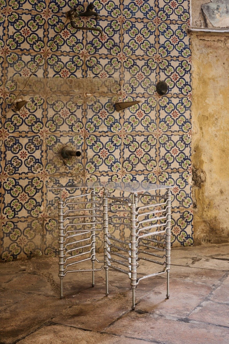 Anahtar Büyüsü: İyo Hasegawa'nın Endüstriyel Mobilya Sanatı