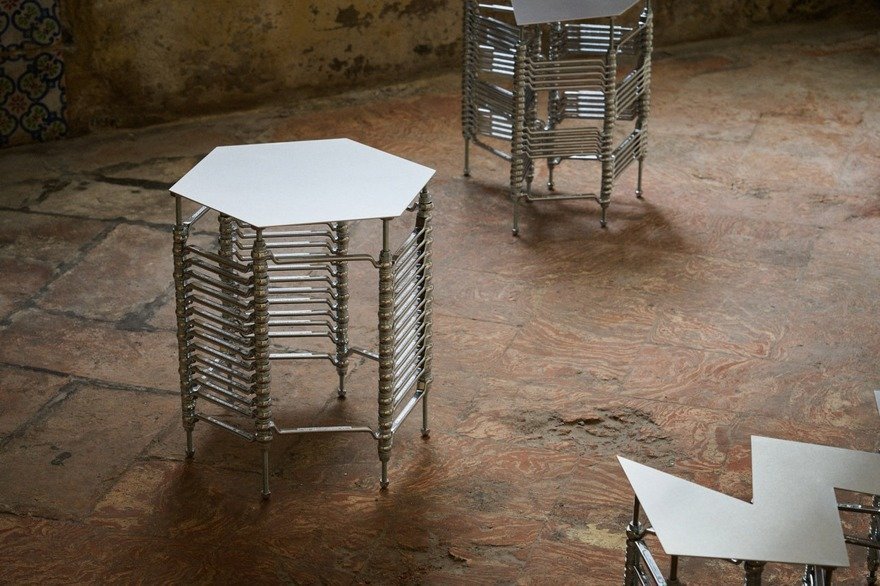 Anahtar Büyüsü: İyo Hasegawa'nın Endüstriyel Mobilya Sanatı