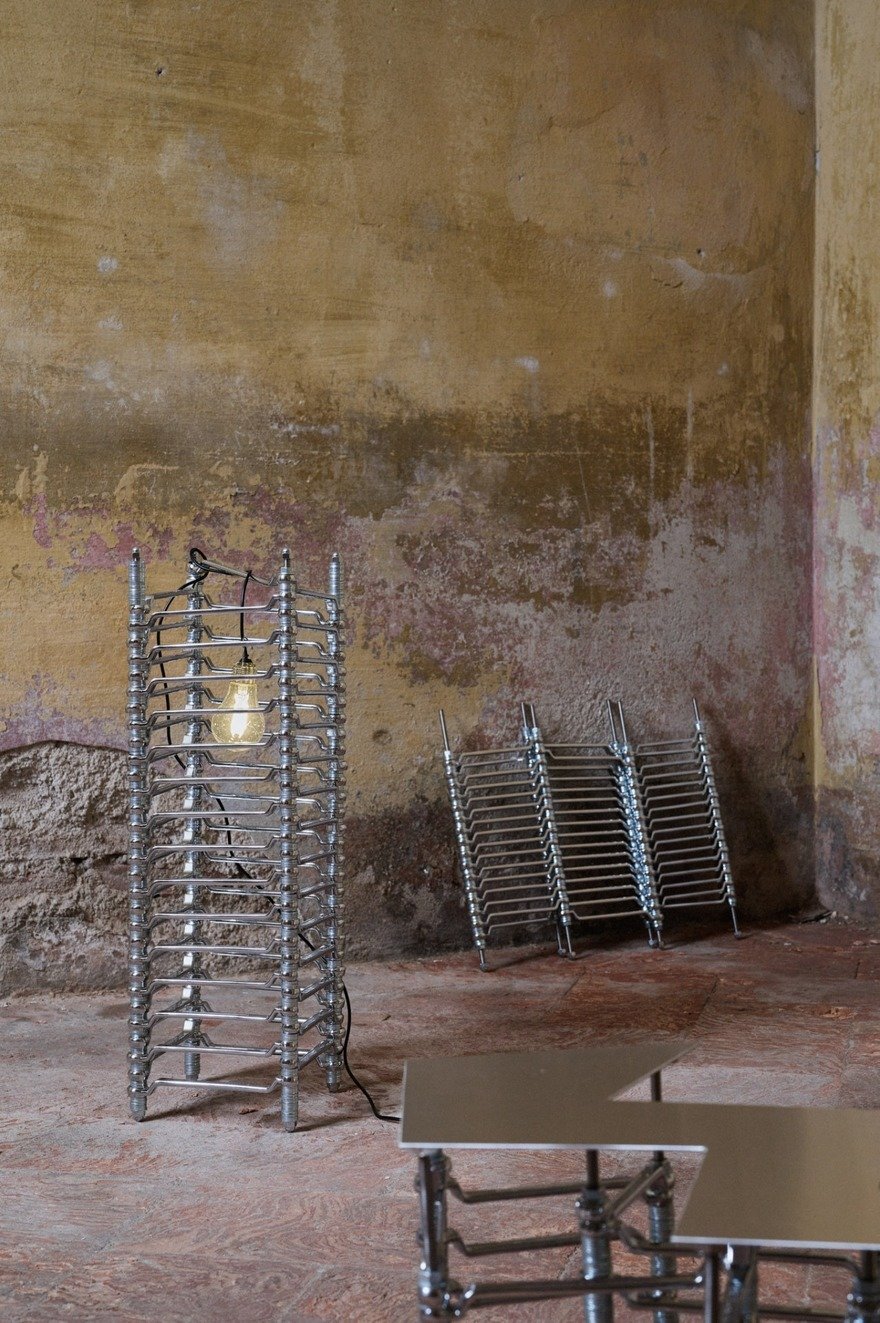 Anahtar Büyüsü: İyo Hasegawa'nın Endüstriyel Mobilya Sanatı