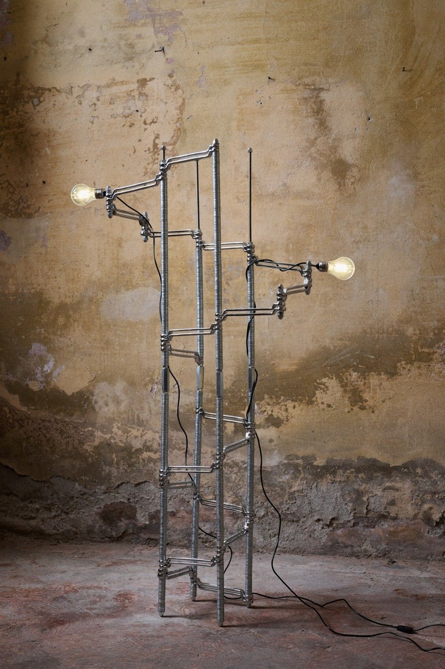 Anahtar Büyüsü: İyo Hasegawa'nın Endüstriyel Mobilya Sanatı