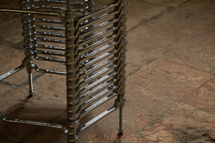 Anahtar Büyüsü: İyo Hasegawa'nın Endüstriyel Mobilya Sanatı