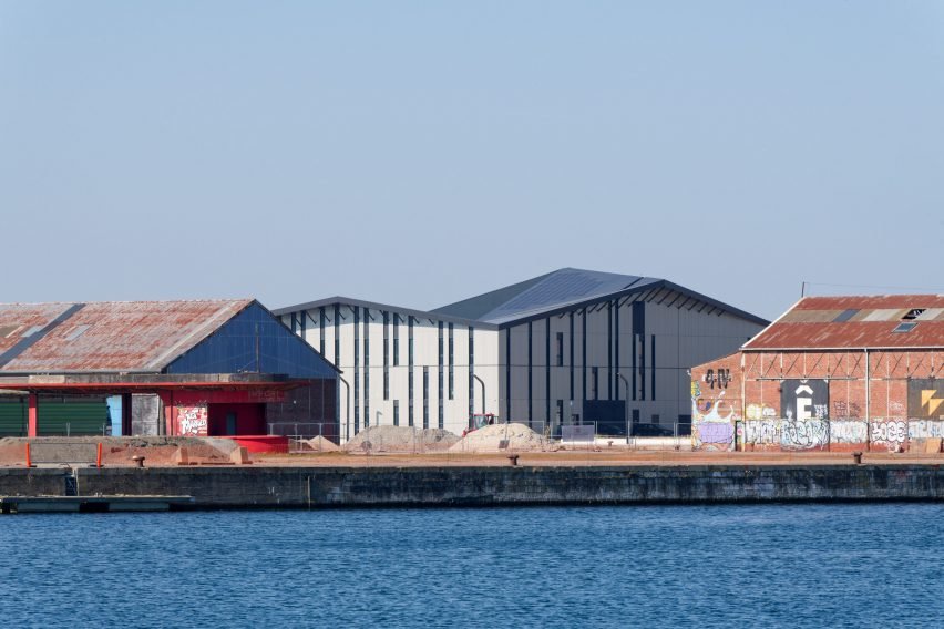 Dunkirk'ün Yeni Nabzı: Snøhetta'dan Pozitif Enerjili İnovasyon Merkezi