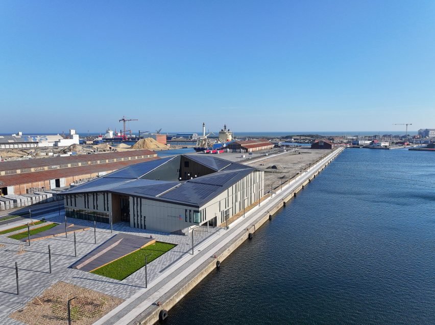 Dunkirk'ün Yeni Nabzı: Snøhetta'dan Pozitif Enerjili İnovasyon Merkezi